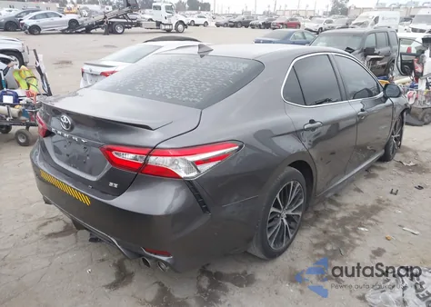 2020 Toyota Camry Se z USA, uszkodzony, nr VIN 4T1G11AK8LU353600